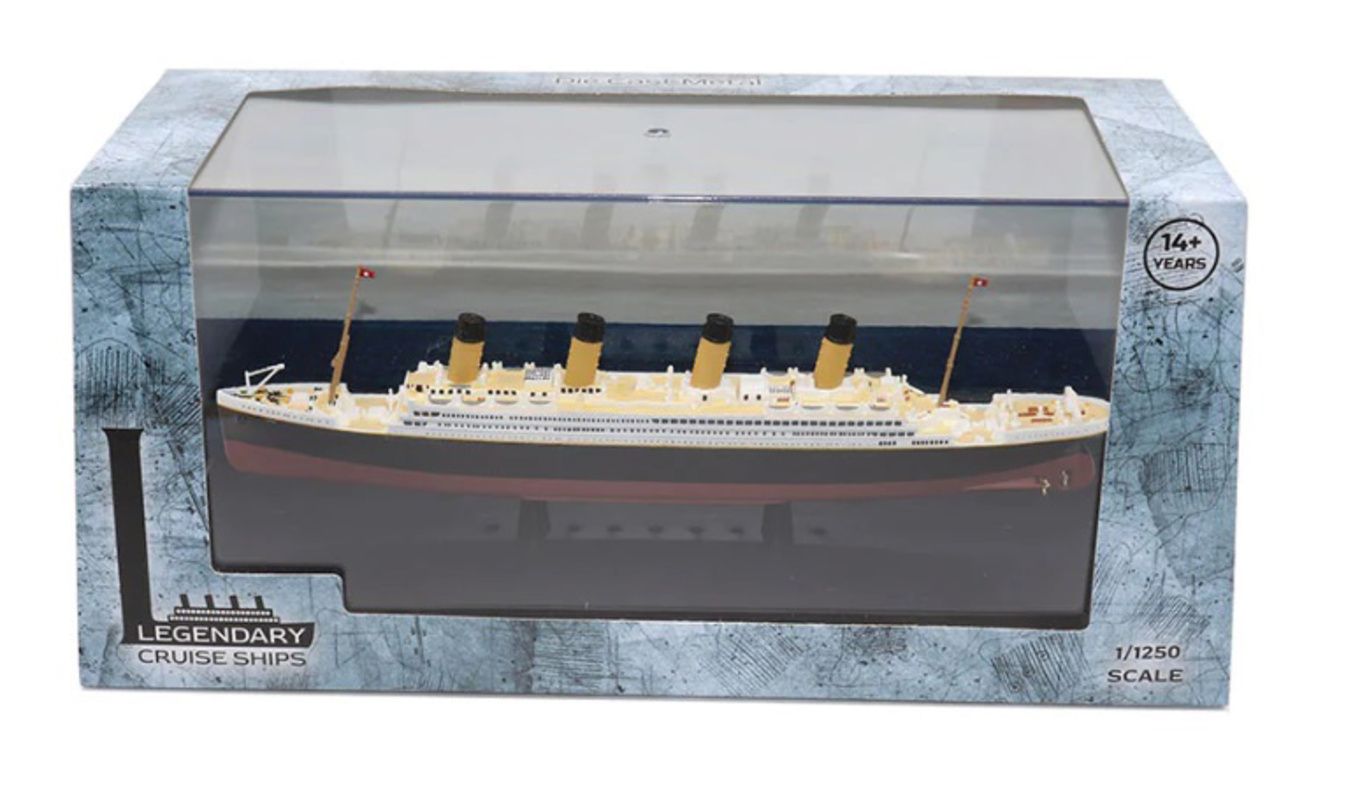 The packaging that this Titanic model comes in is a steely grey-blue with a large opening to see the model. The packaging denotes ages 14 and up, 1/1250 scale, from Legendary Cruise Ships.