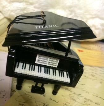 Grand Piano Ornament