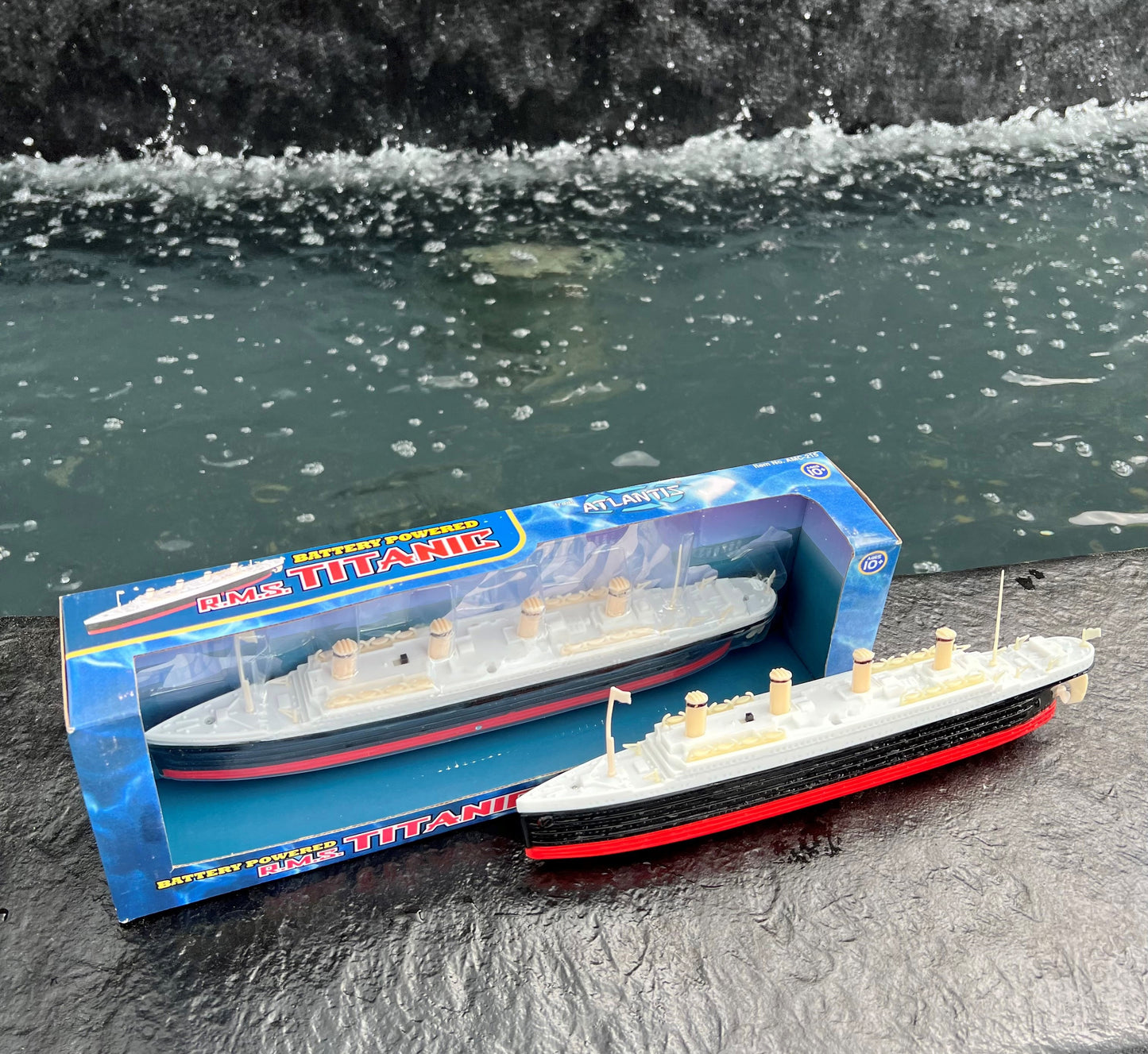 Battery Operated R.M.S. Titanic