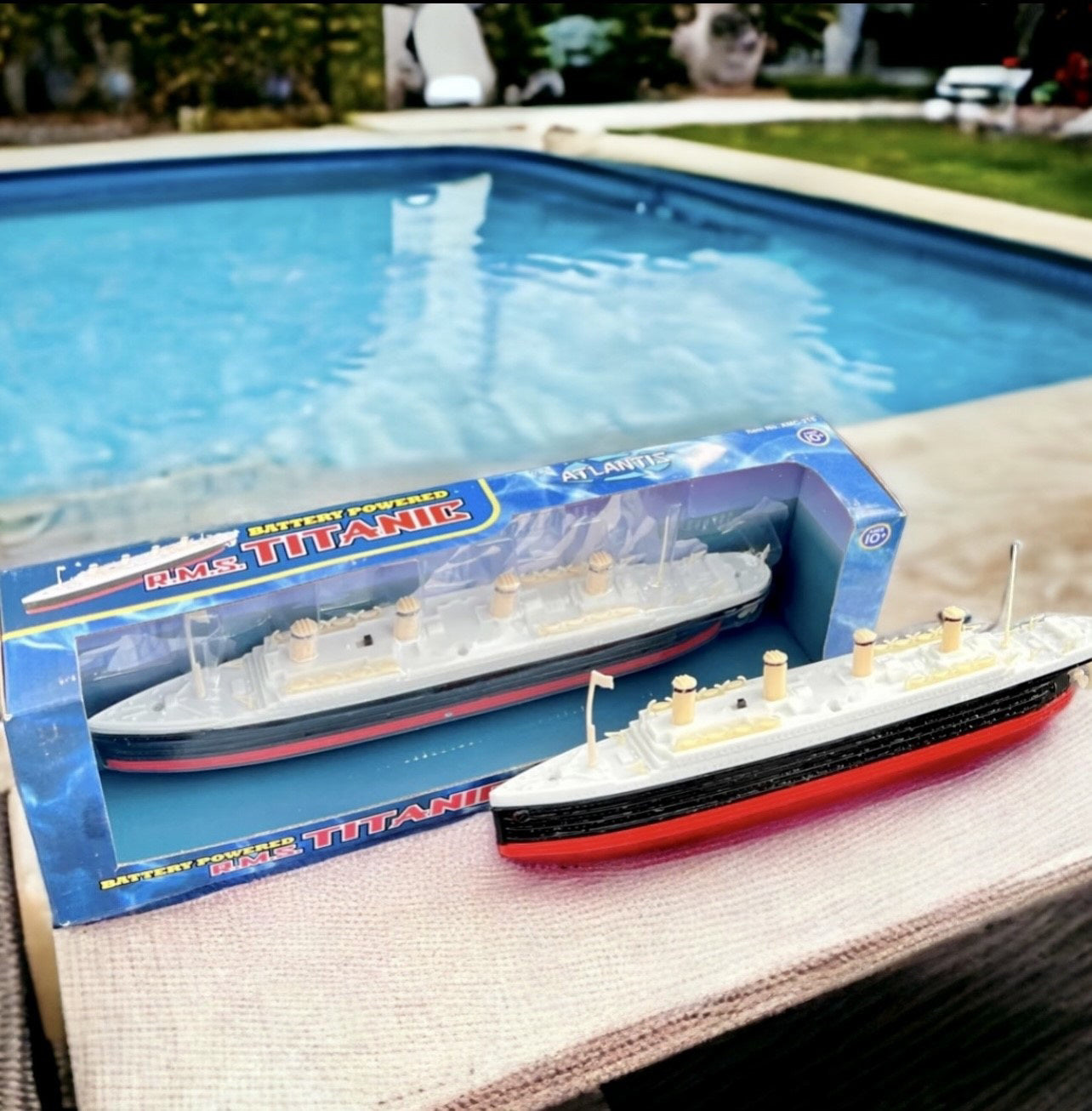Battery Operated R.M.S. Titanic