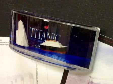 Titanic Night Liquid Motion Magnet