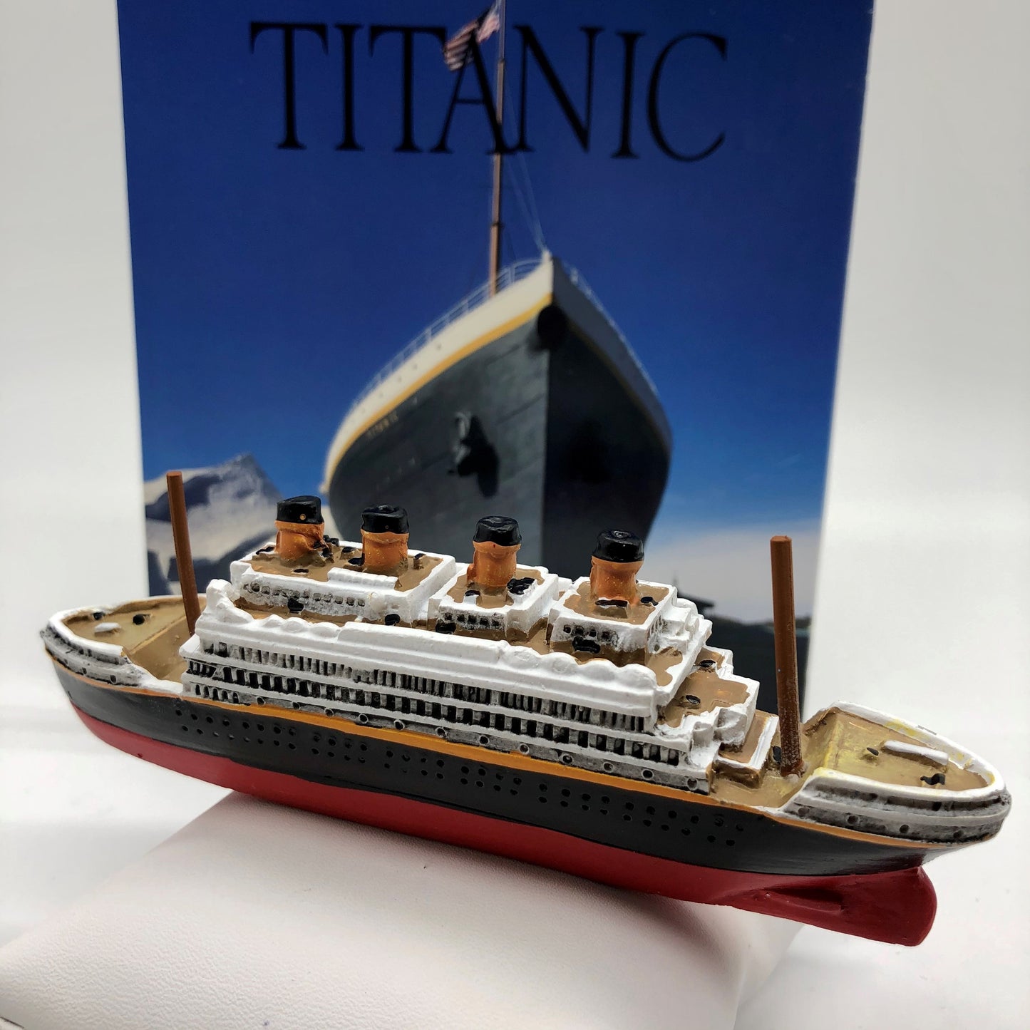Titanic Mini Figurine