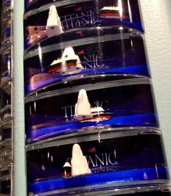 Titanic Night Liquid Motion Magnet