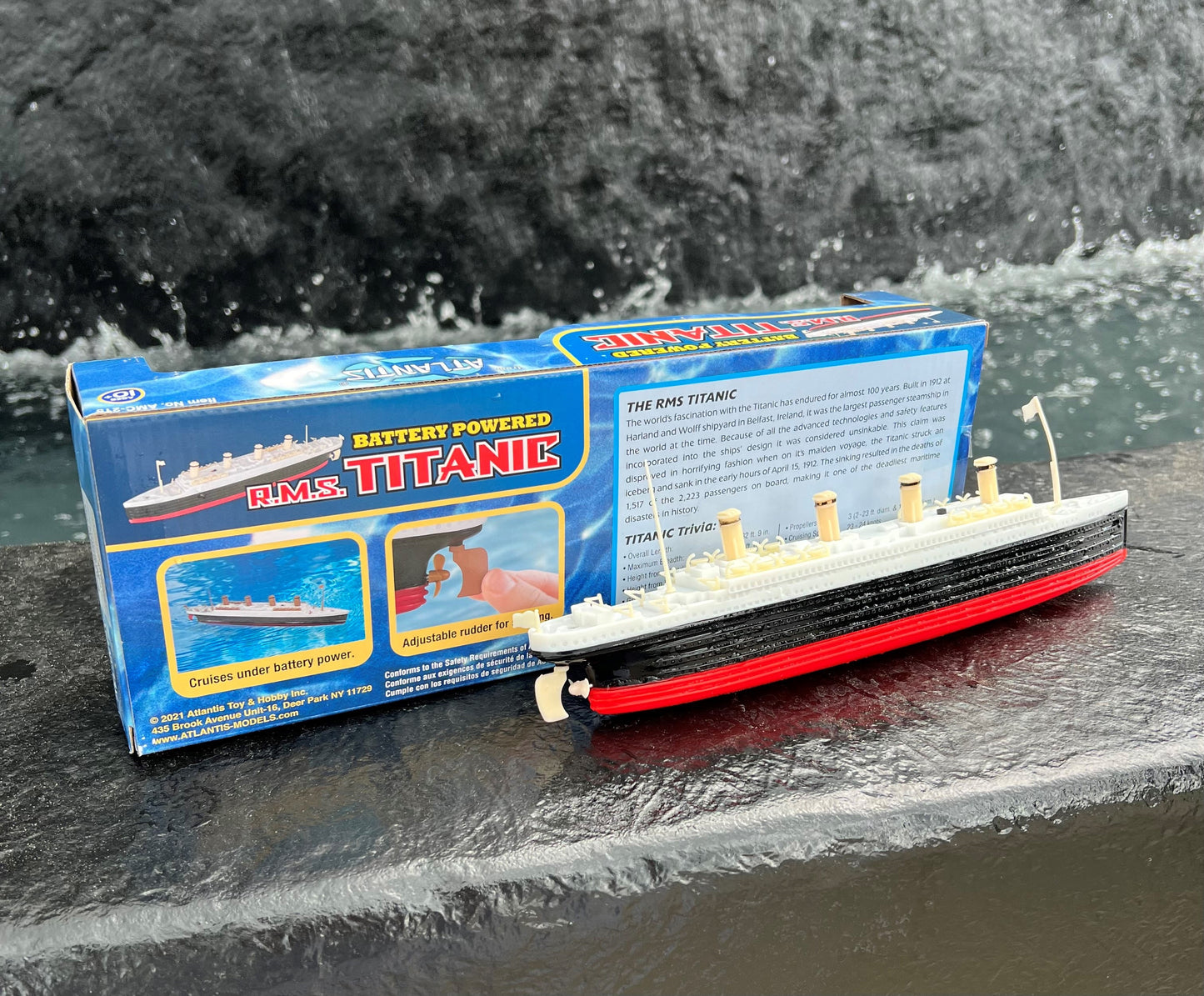Battery Operated R.M.S. Titanic