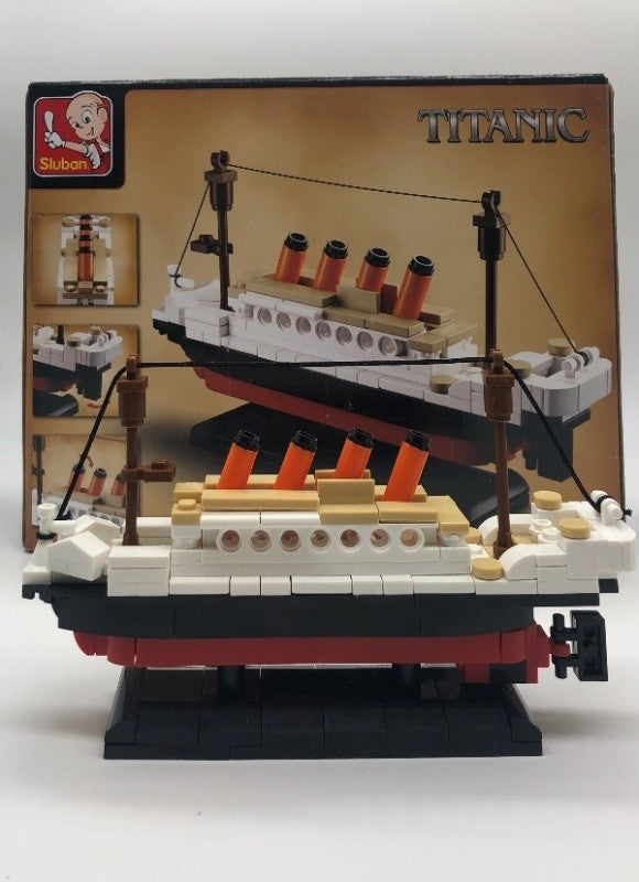 Assembled small Titanic block kit with back of box.
