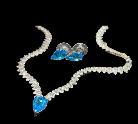 ELEGANT NECKLACE AND EARRING SET
