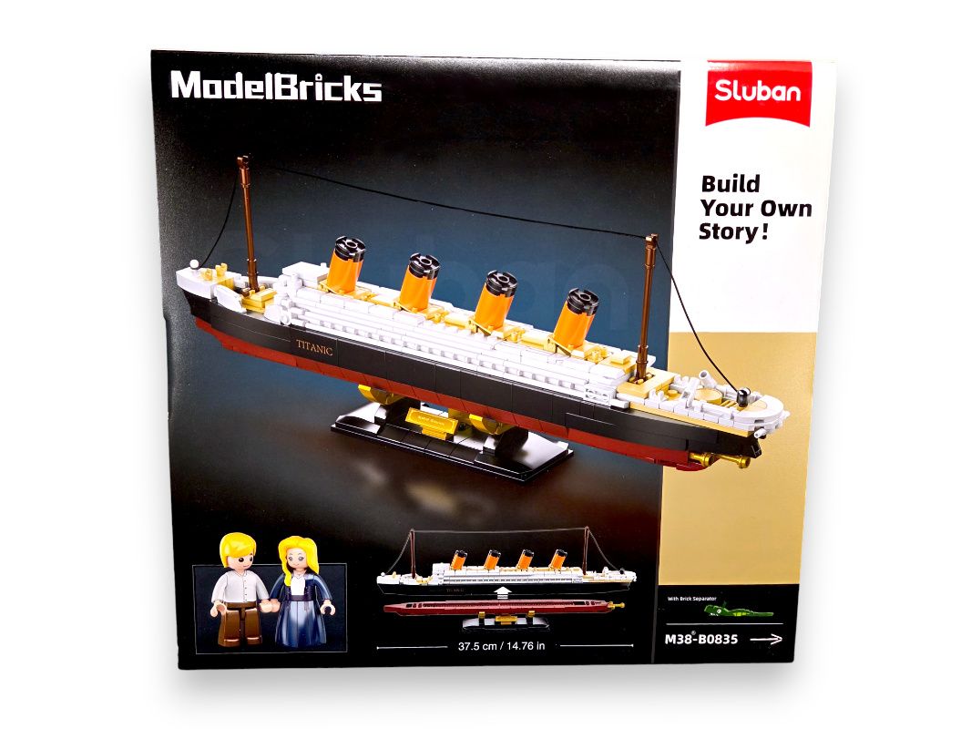Back of Titanic block kit box with full image of Jack and Rose mini figures and brick separator.