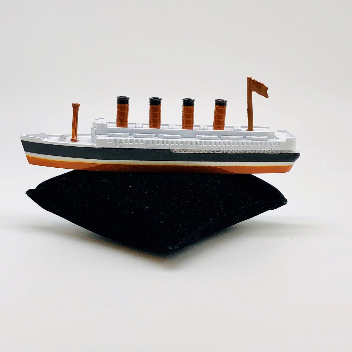 Titanic Diecast Collectible