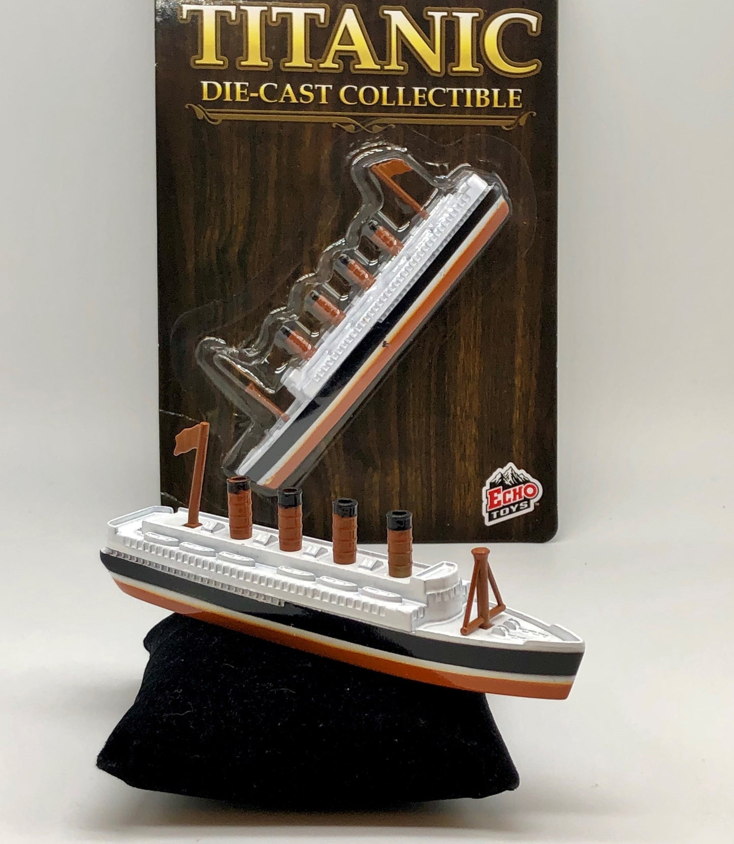 Titanic Diecast Collectible