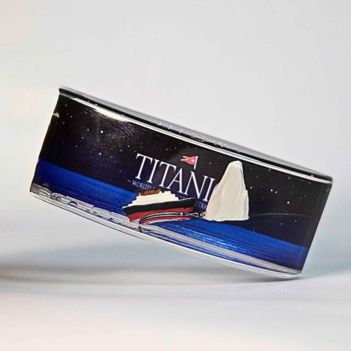 Titanic Night Liquid Motion Magnet