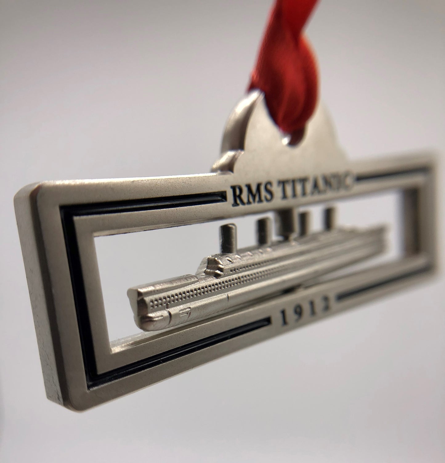 Titanic Spinner Metal Ornament