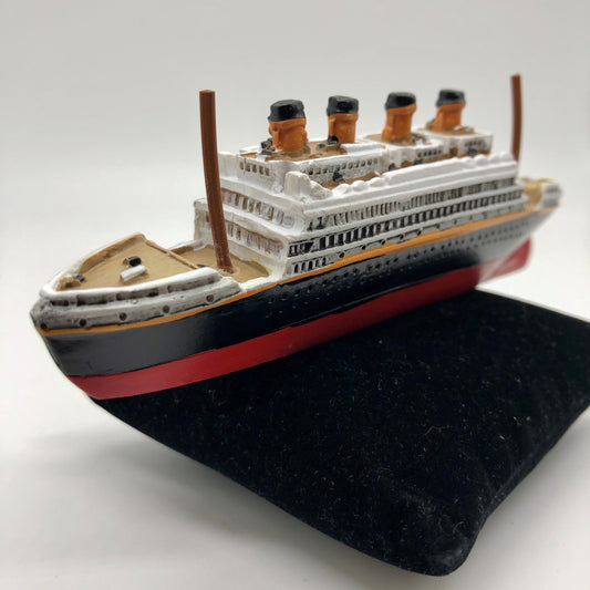 Titanic Mini Figurine