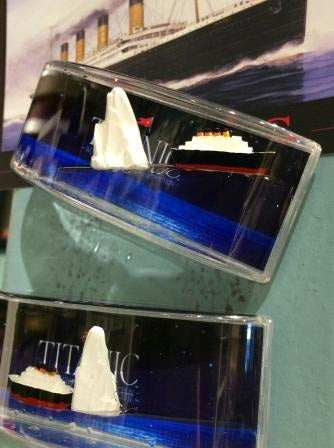 Titanic Night Liquid Motion Magnet